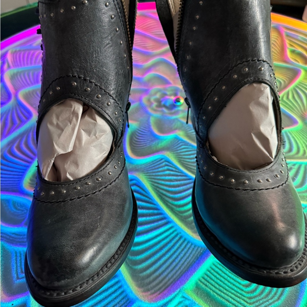 Brand new never worn Freebirds